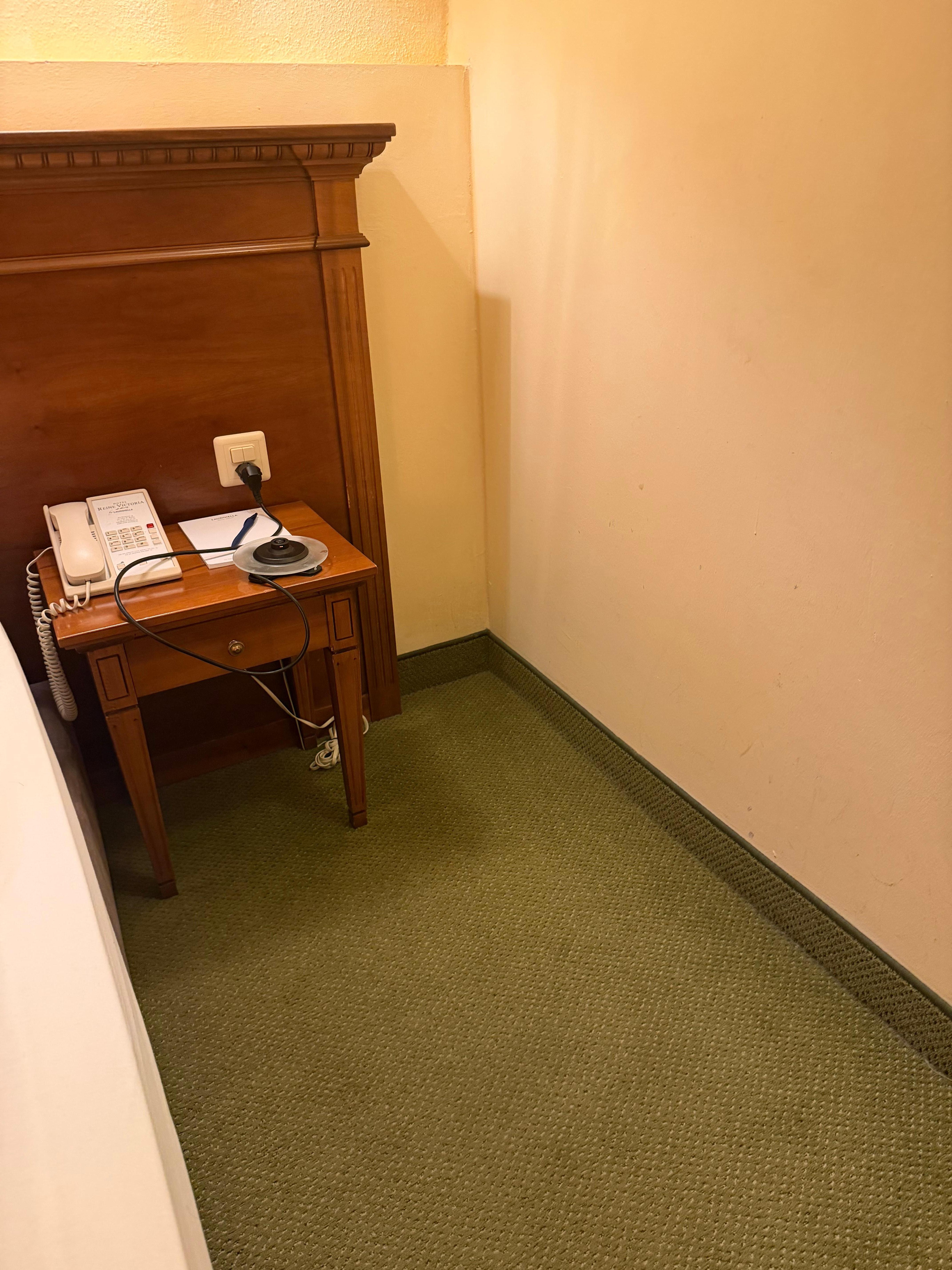 Old and dirty with wires just thrown 0/5