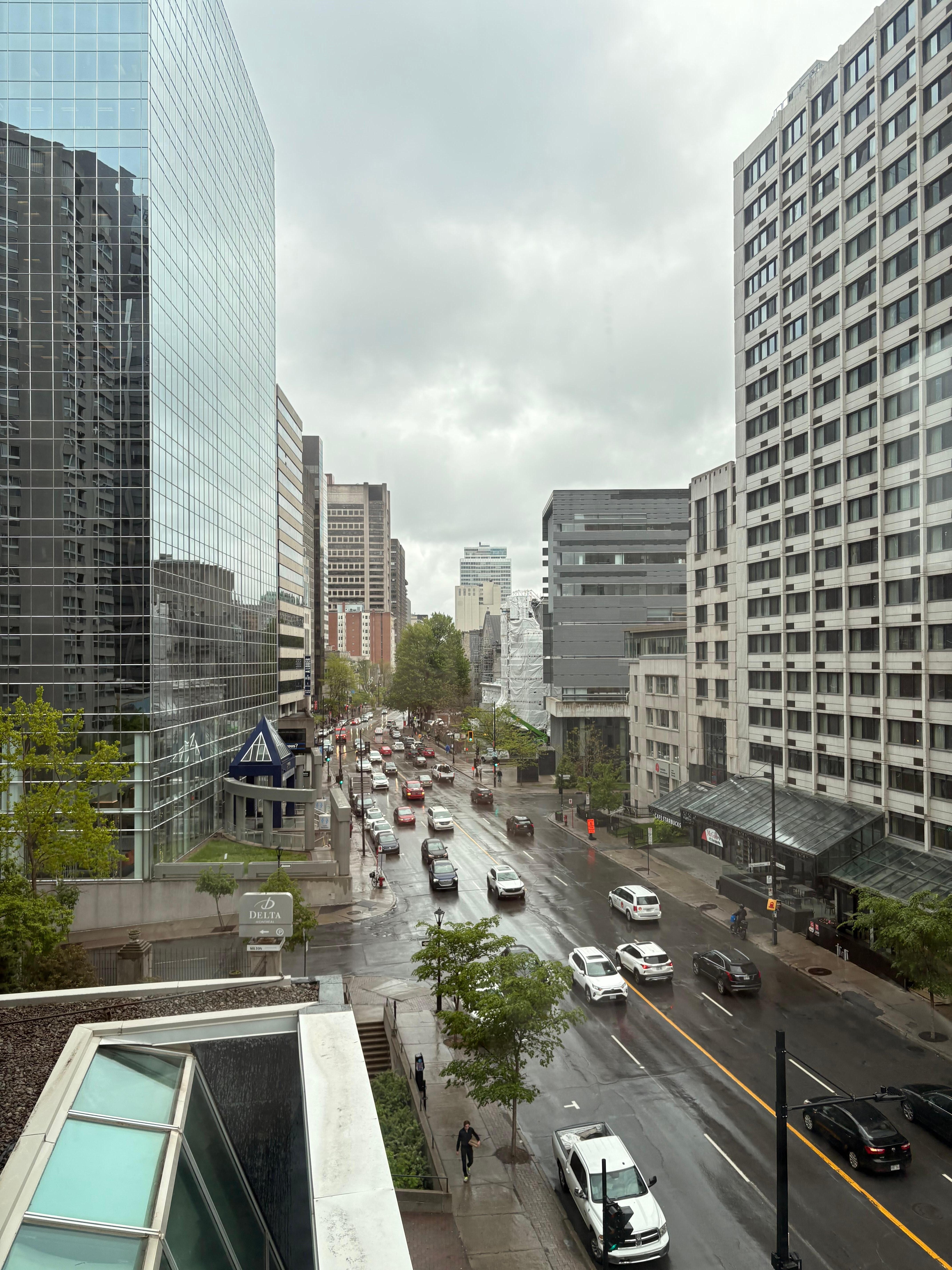 Vue de la chambre (rue Sherbrooke) 