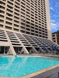 Hilton Toronto pool in the day