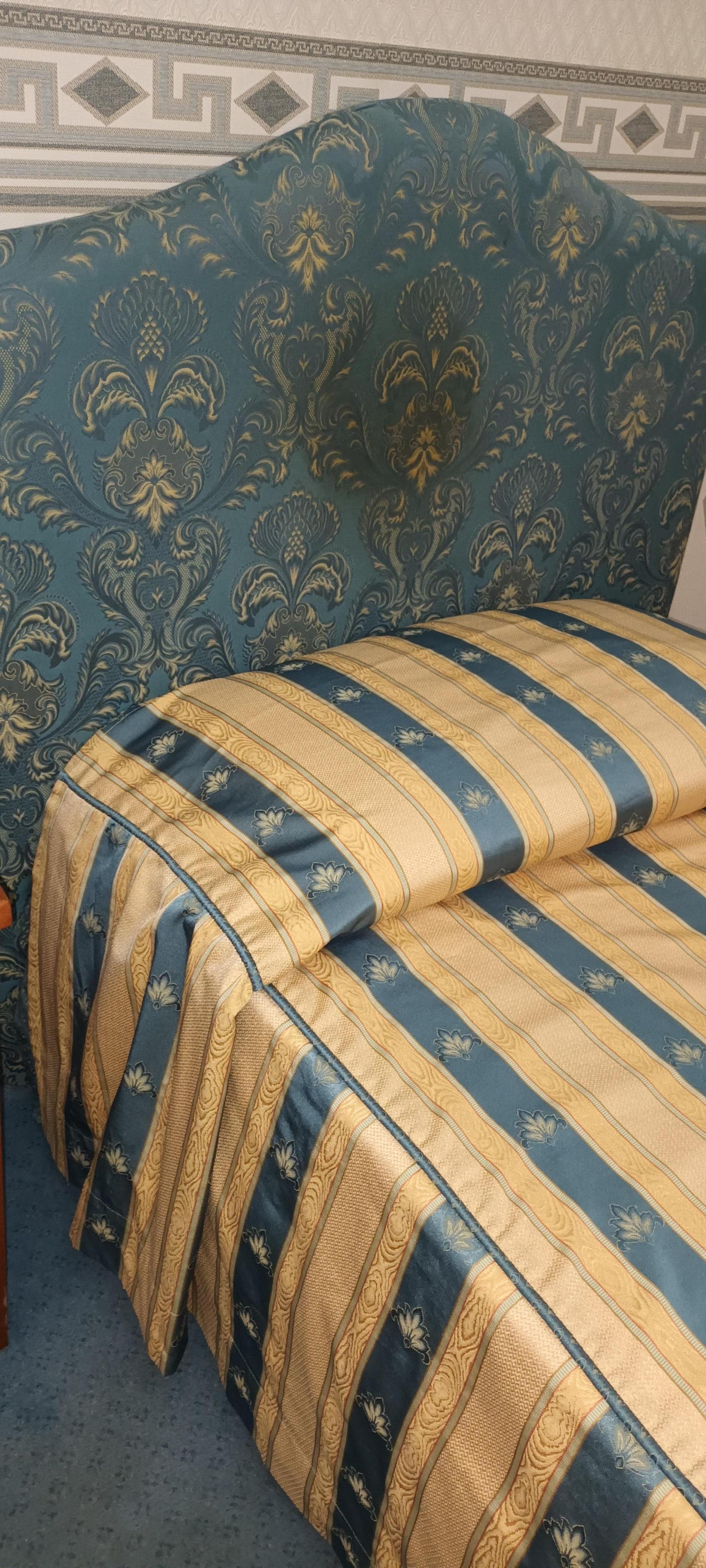 Testata del letto evidentemente lurida