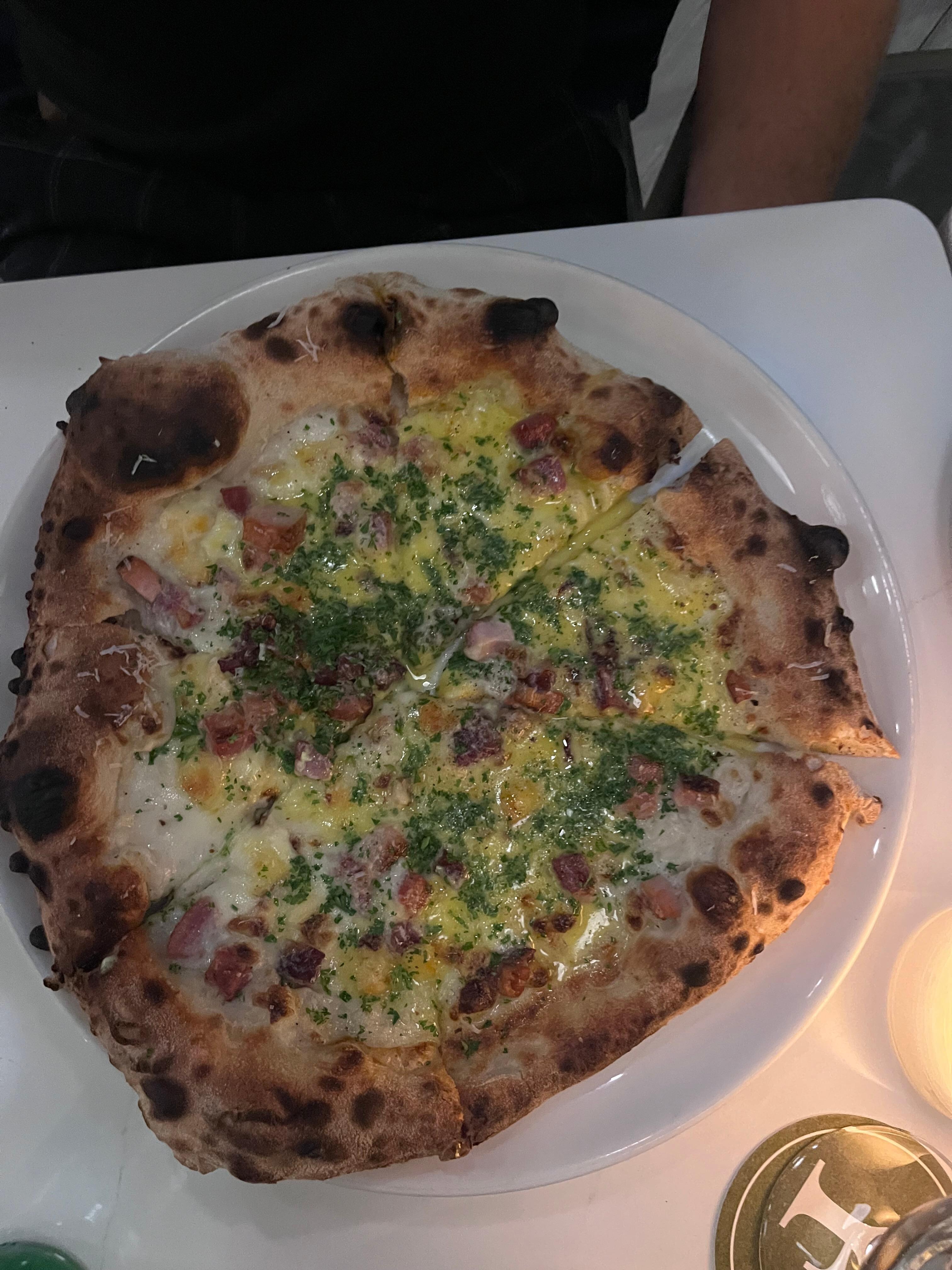 Carbonara pizza 