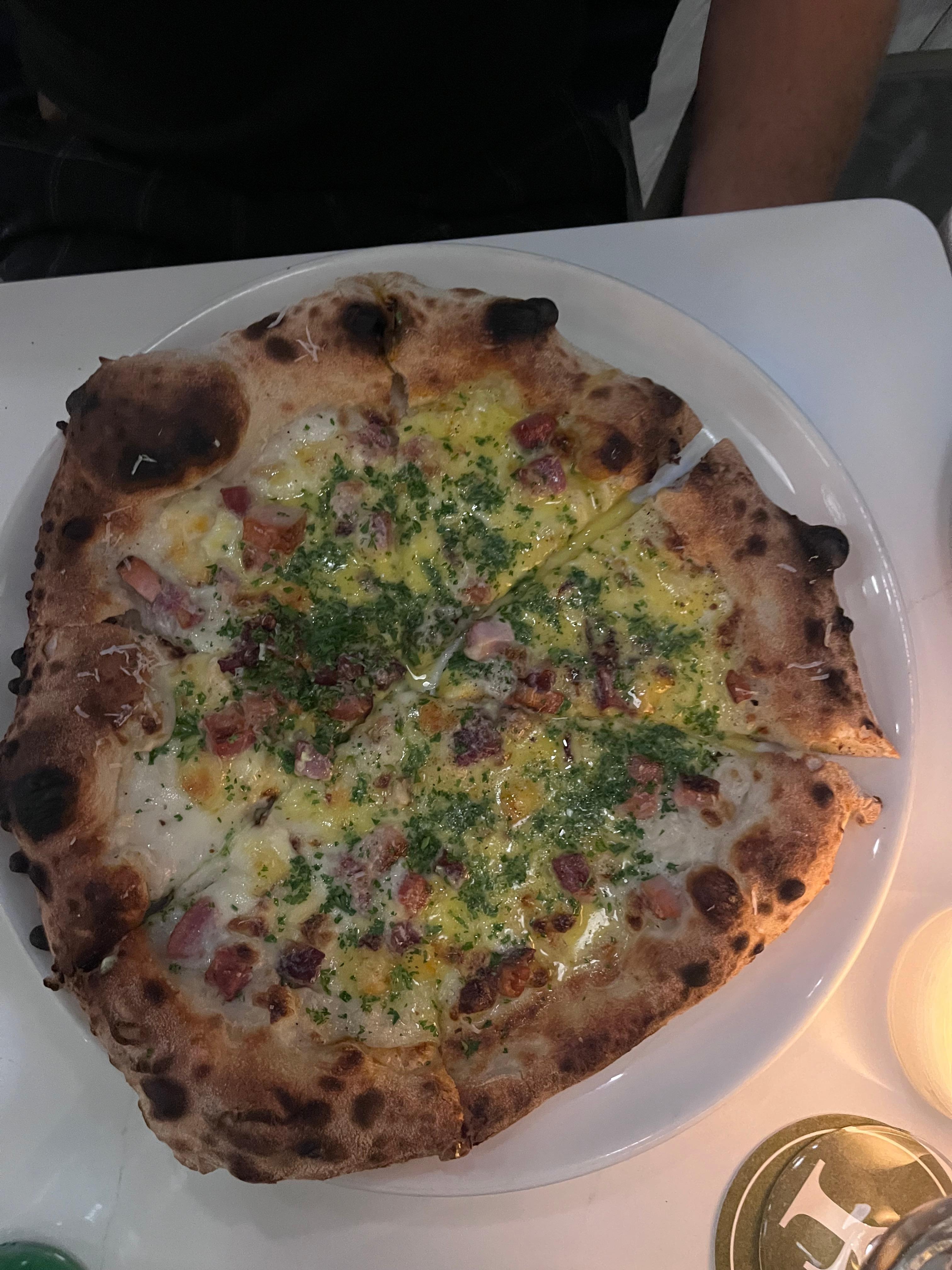 Carbonara pizza