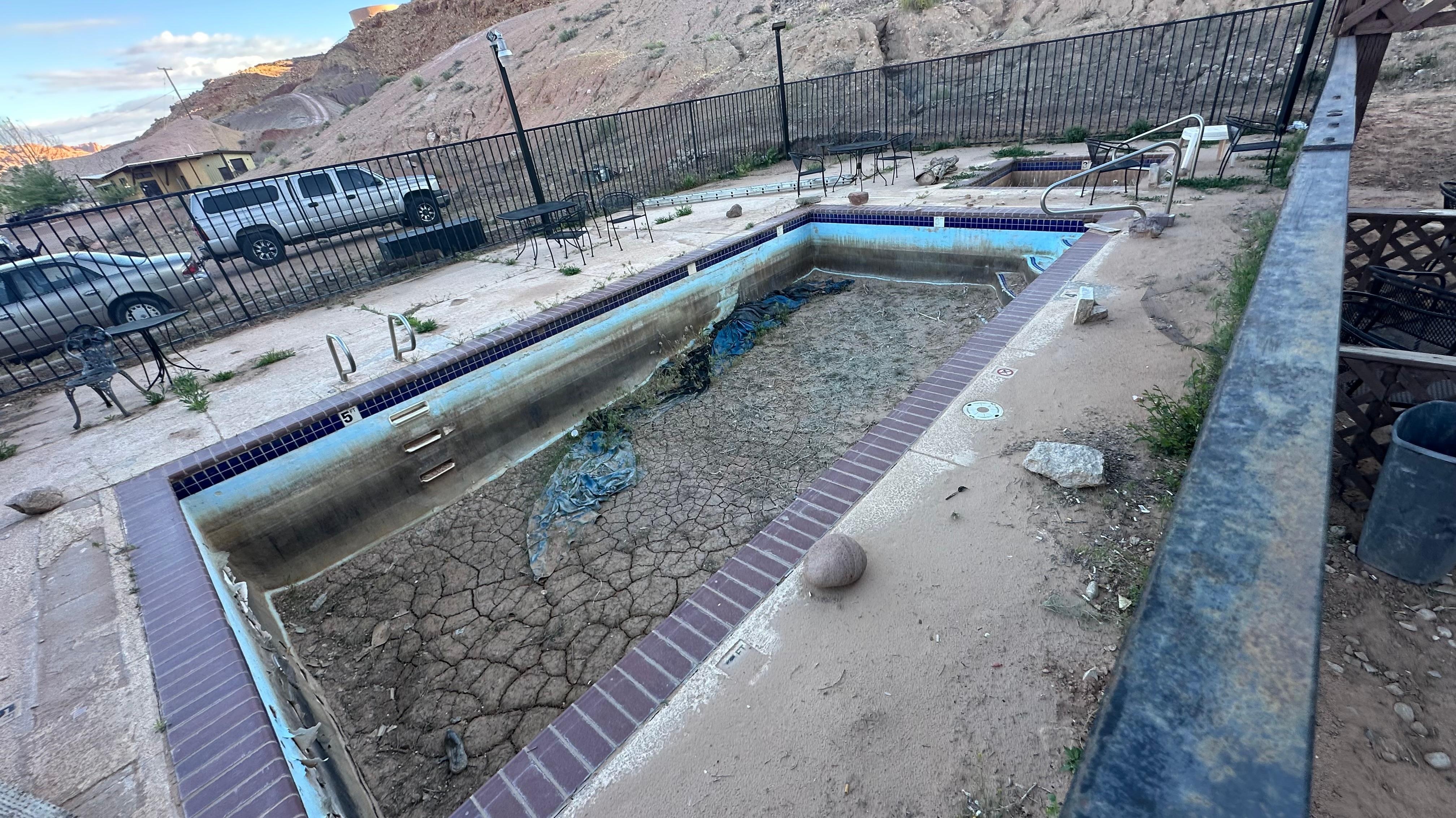 False advertisement on the pool and hot tub don’t get your hopes up