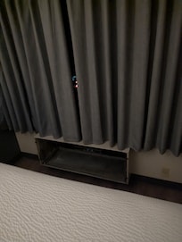 No air conditioner in wall completely missing?!