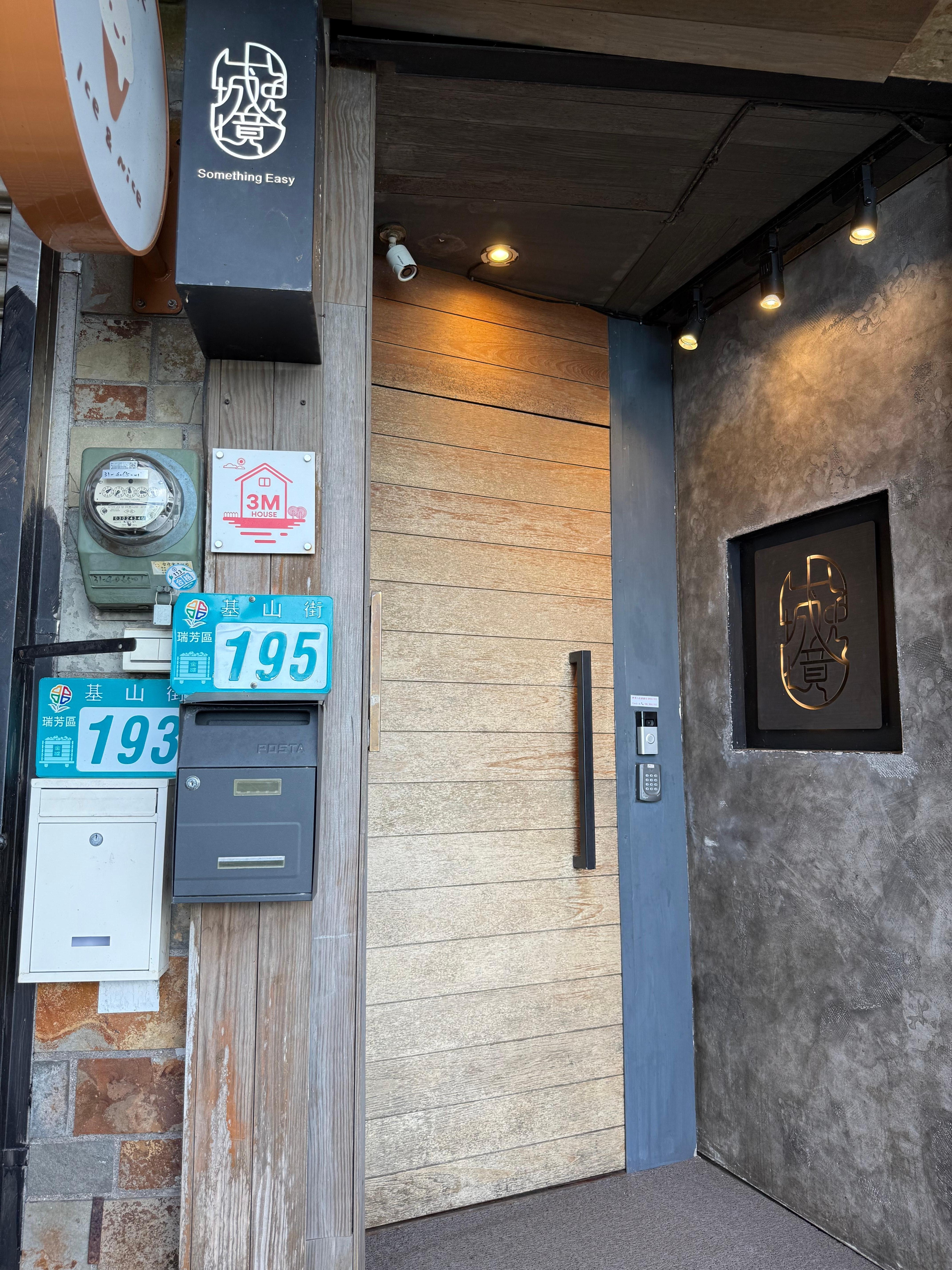 繁華街からの入り口