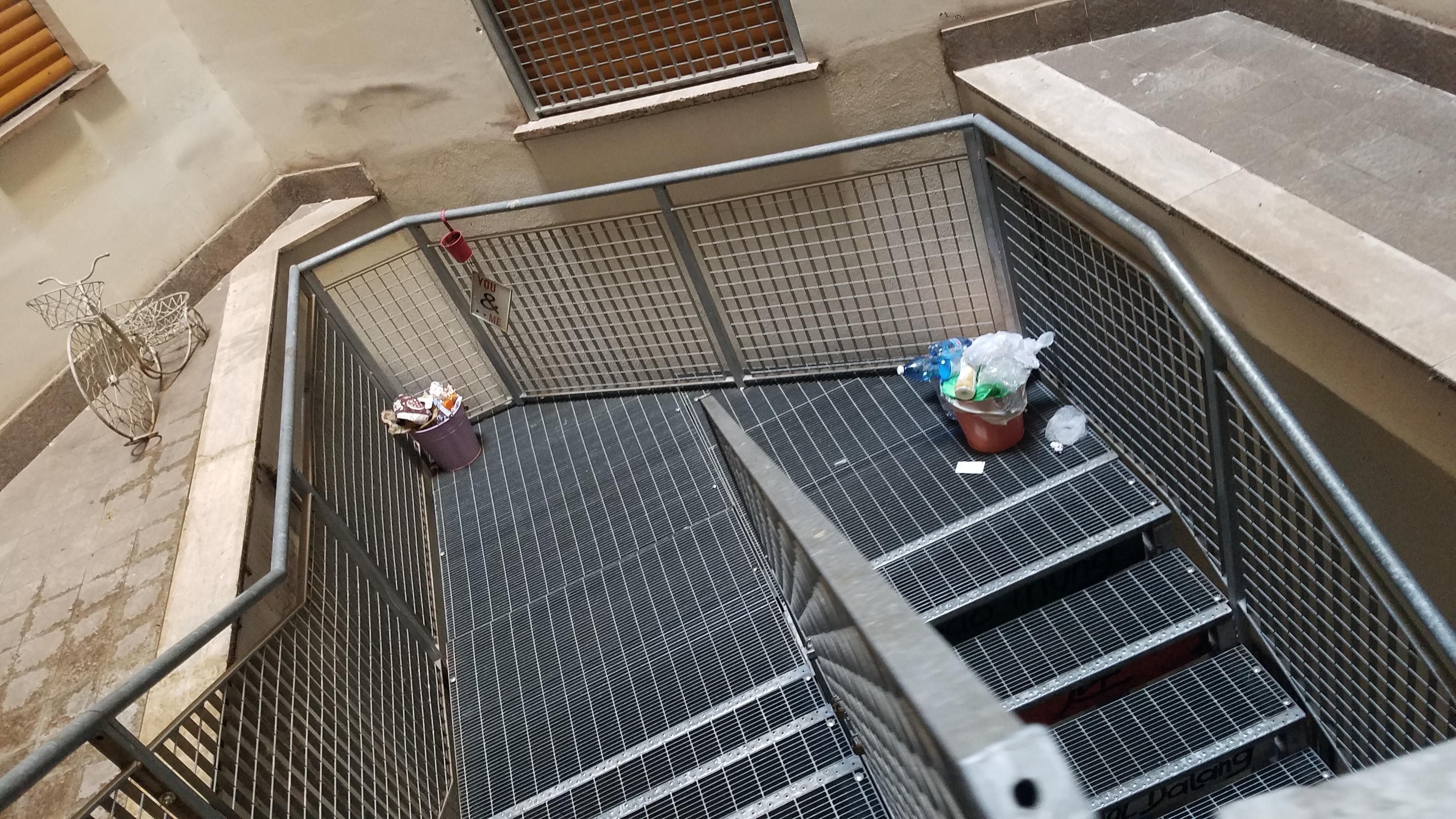Escalier accès chambres