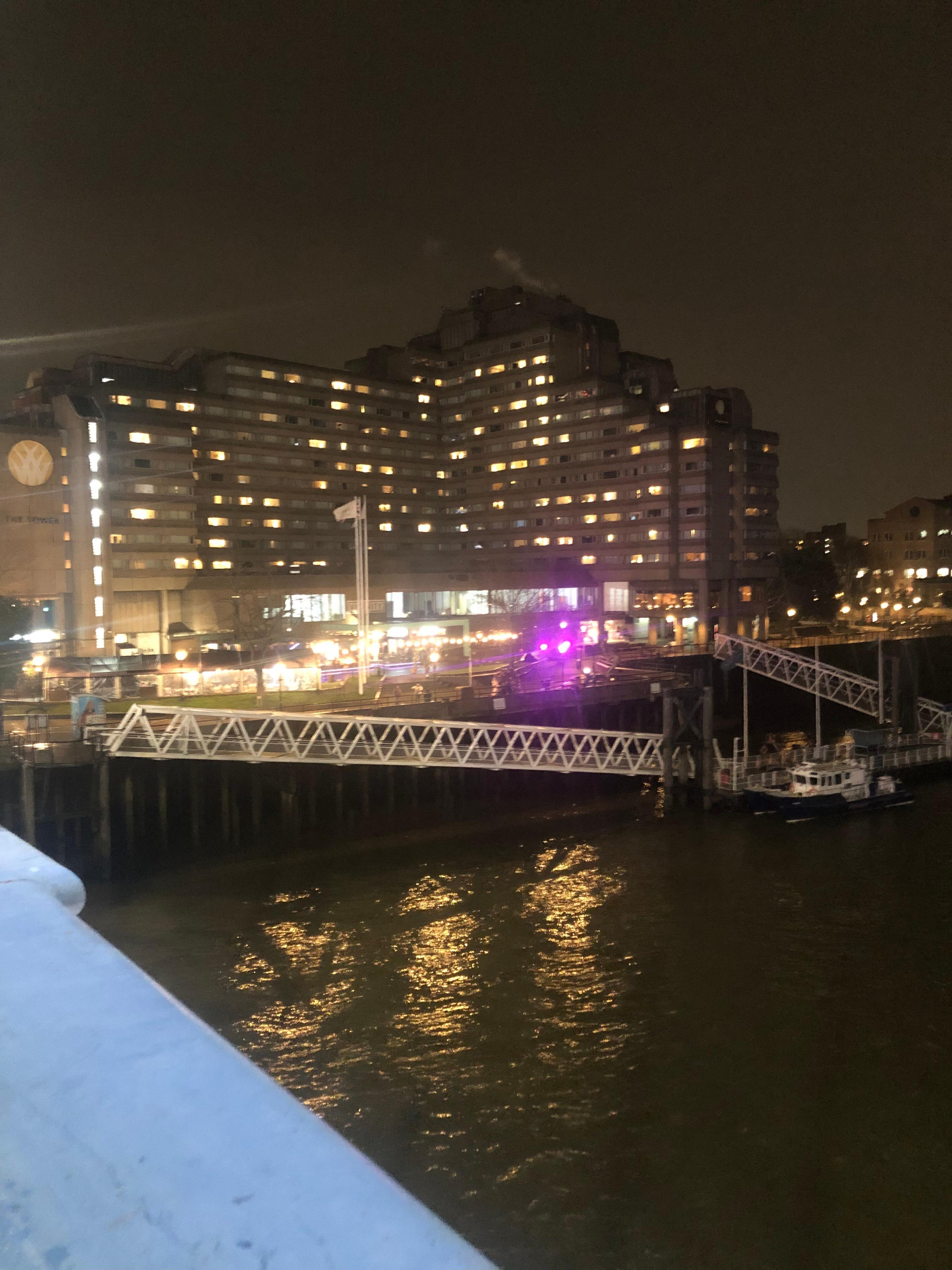 L’hôtel vu du Tower bridge. 