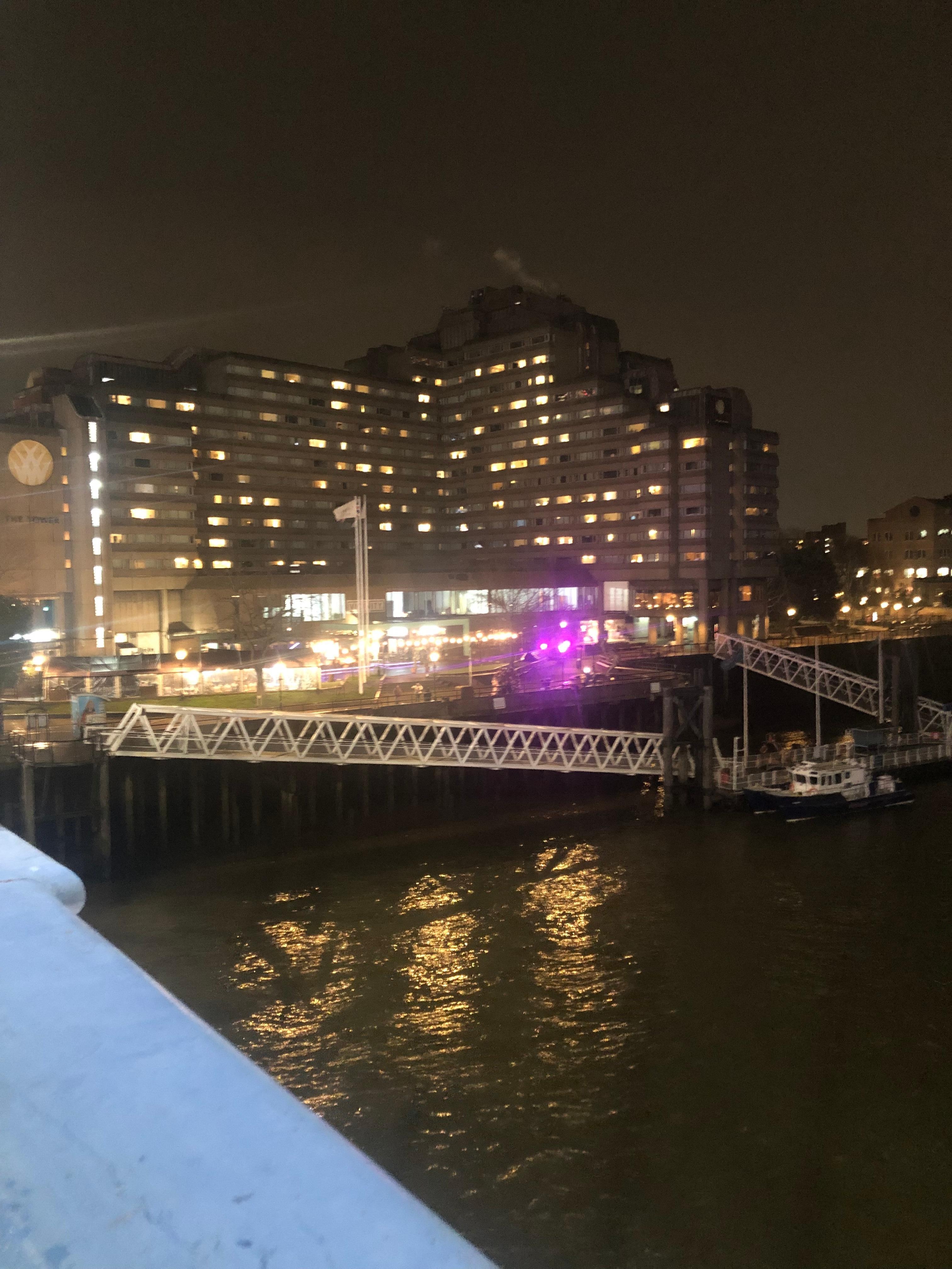 L’hôtel vu du Tower bridge.