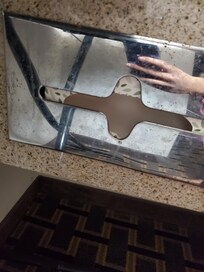Sin servilletas ni papel higiénico, solo uno, en un cuarto para 4