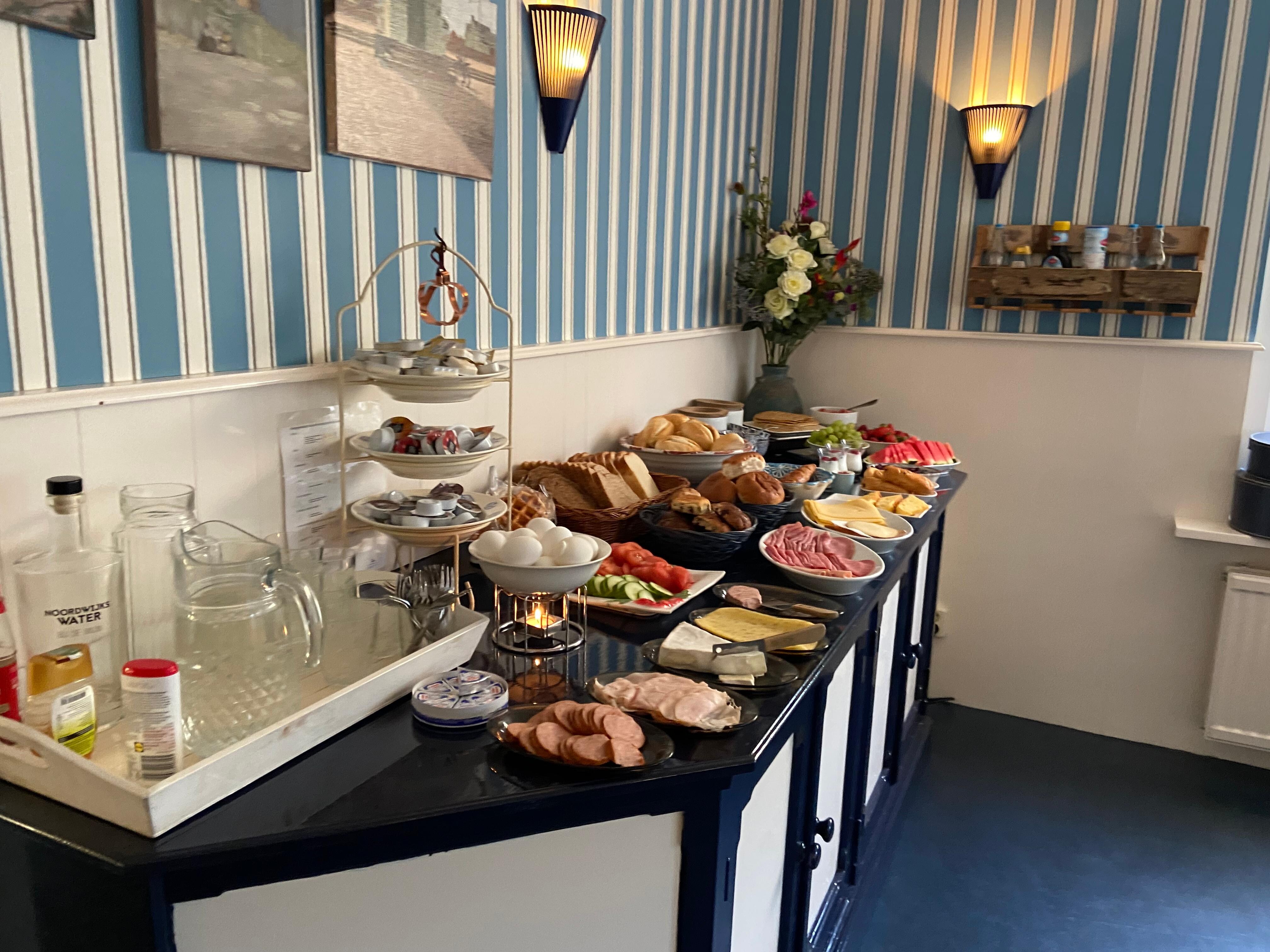 Frokost buffe med mye god mat