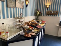 Frokost buffe med mye god mat