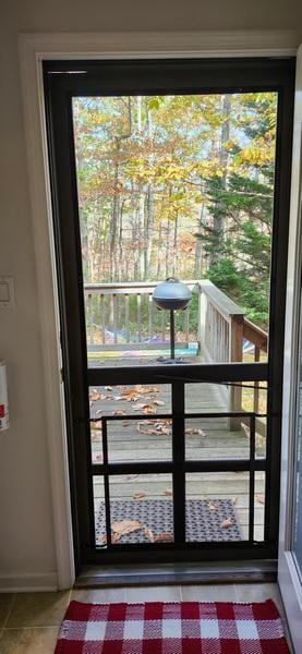 A nice looking (George Foreman) electric grill on the deck.  We didn't use it, but sure could be nice.  And... more trees!