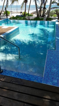 spotlessly clean pool