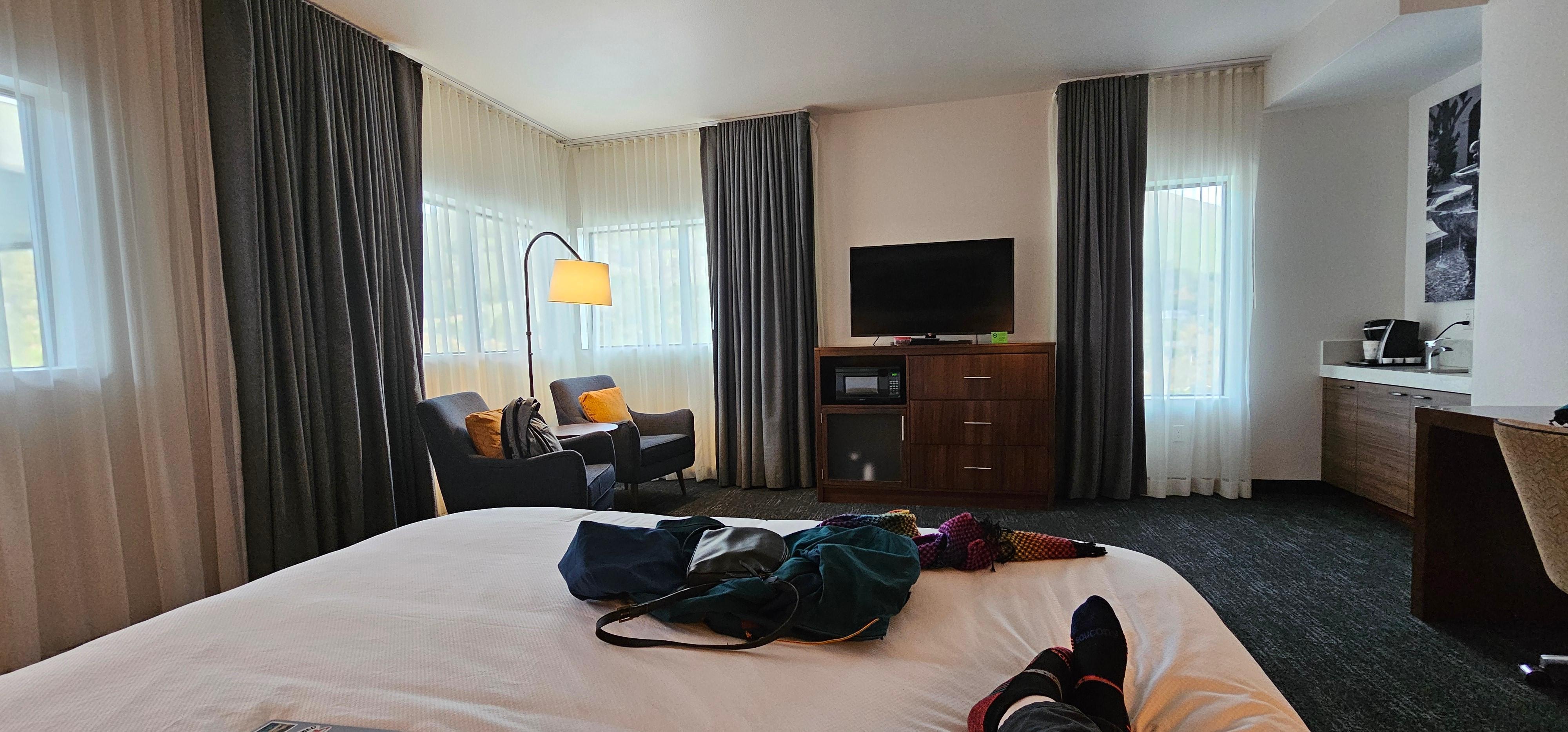 Lucked out with a corner bedroom on the 4th (top) floor. I'm a fan of natural light so this was a dream. 