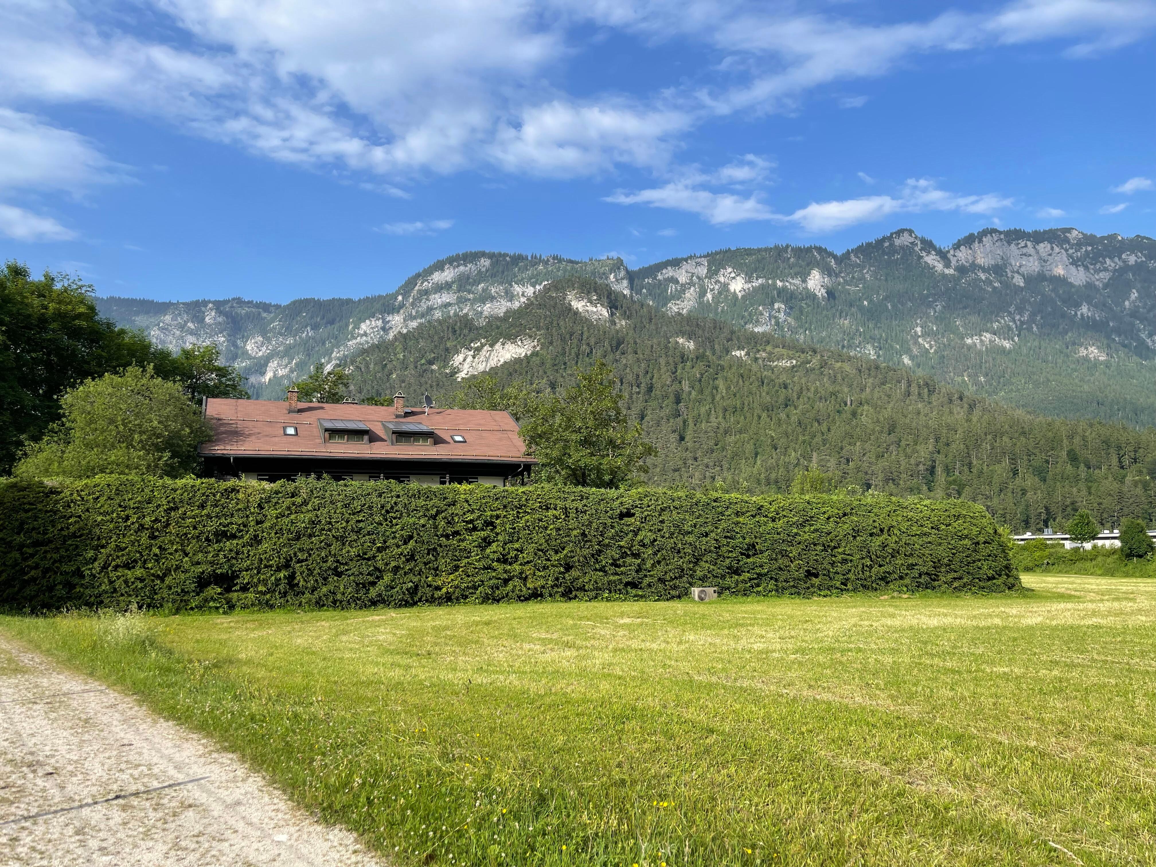 Umgebung hinter dem Haus 