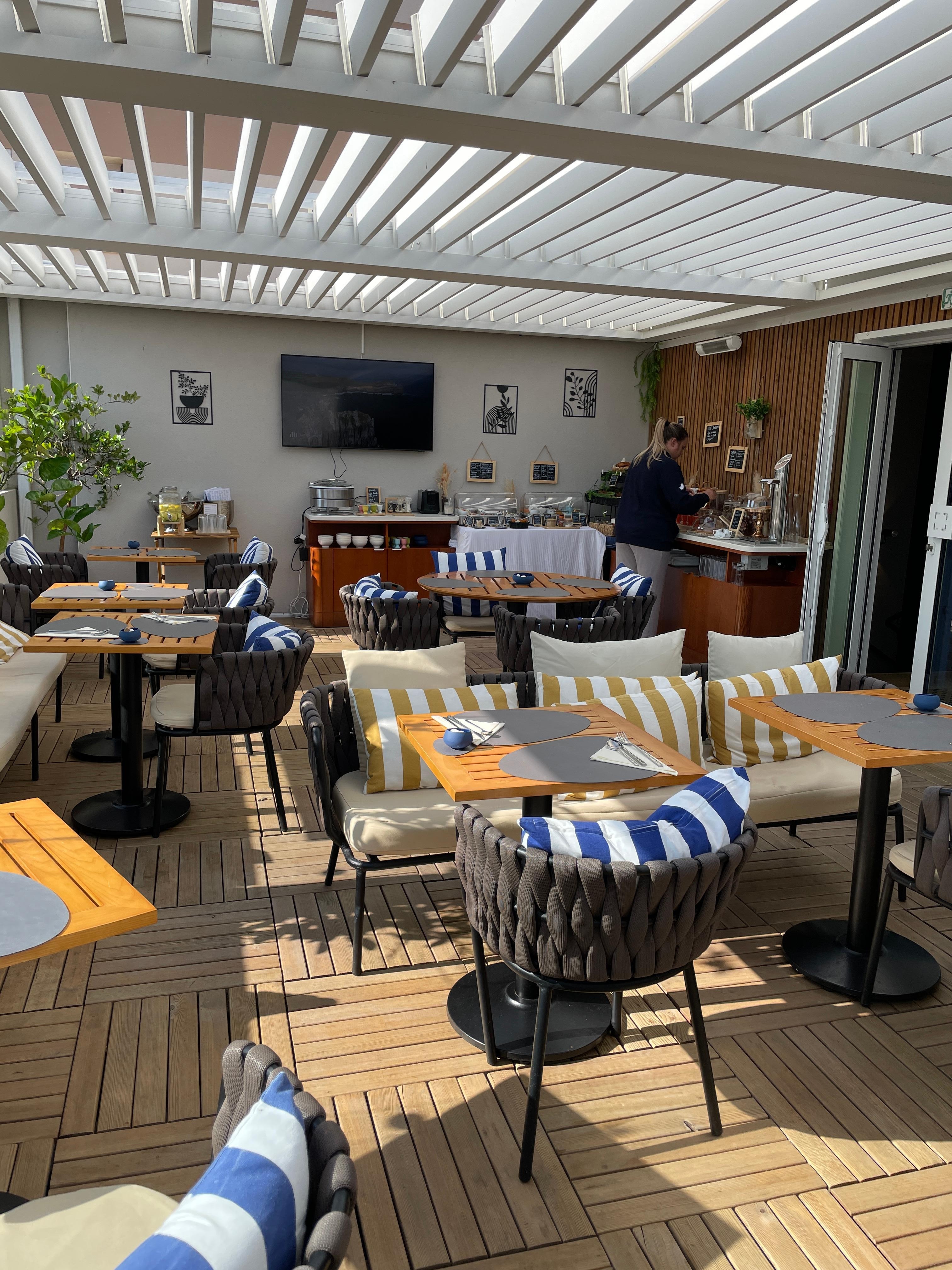 Petit déjeuner au rooftop