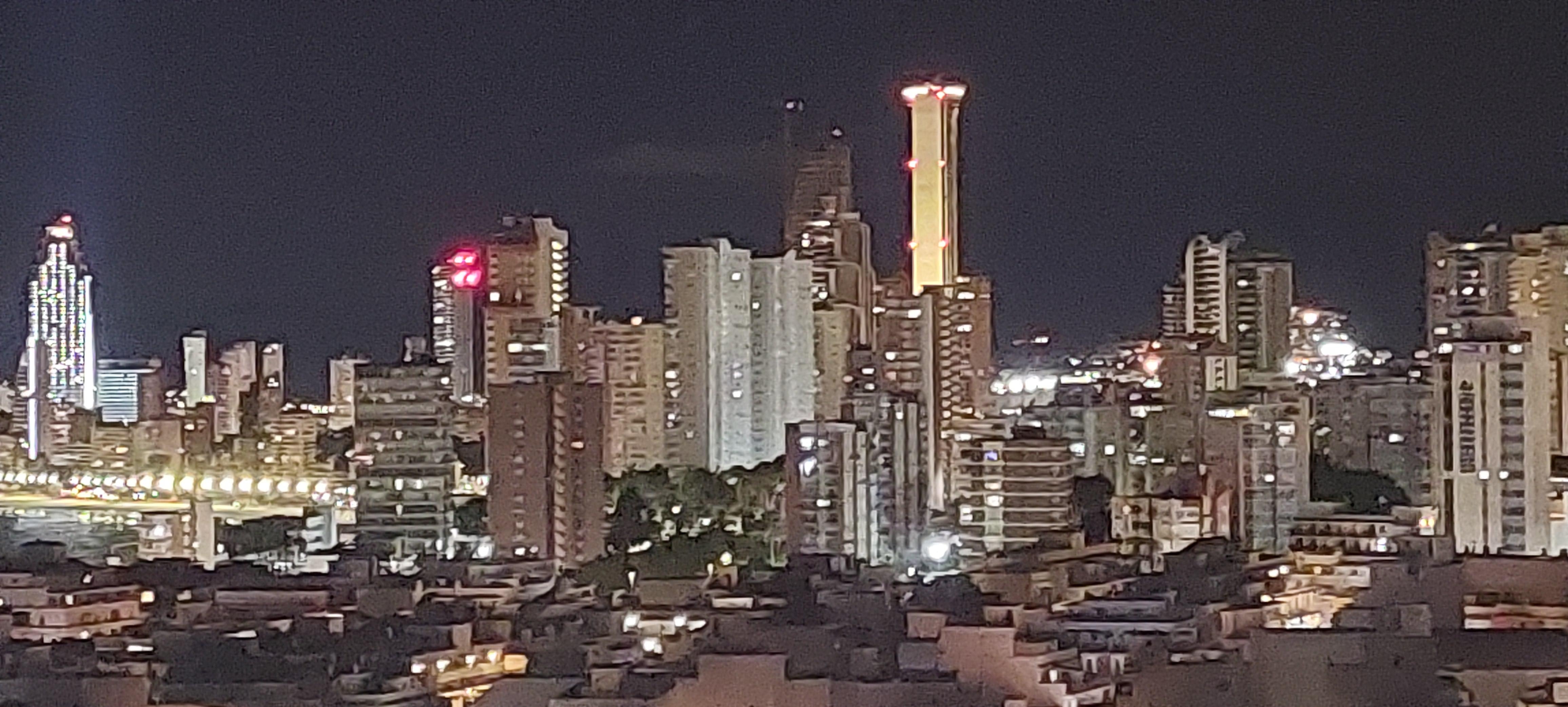 Bild ist aufgenommen von der Hotelterrasse vom Primavera Park im 17. Stock. Ein unglaublicher Blick auf Benidorm. Sehr zu empfehlen mit cooler Lounge Musik und tollen Drinks