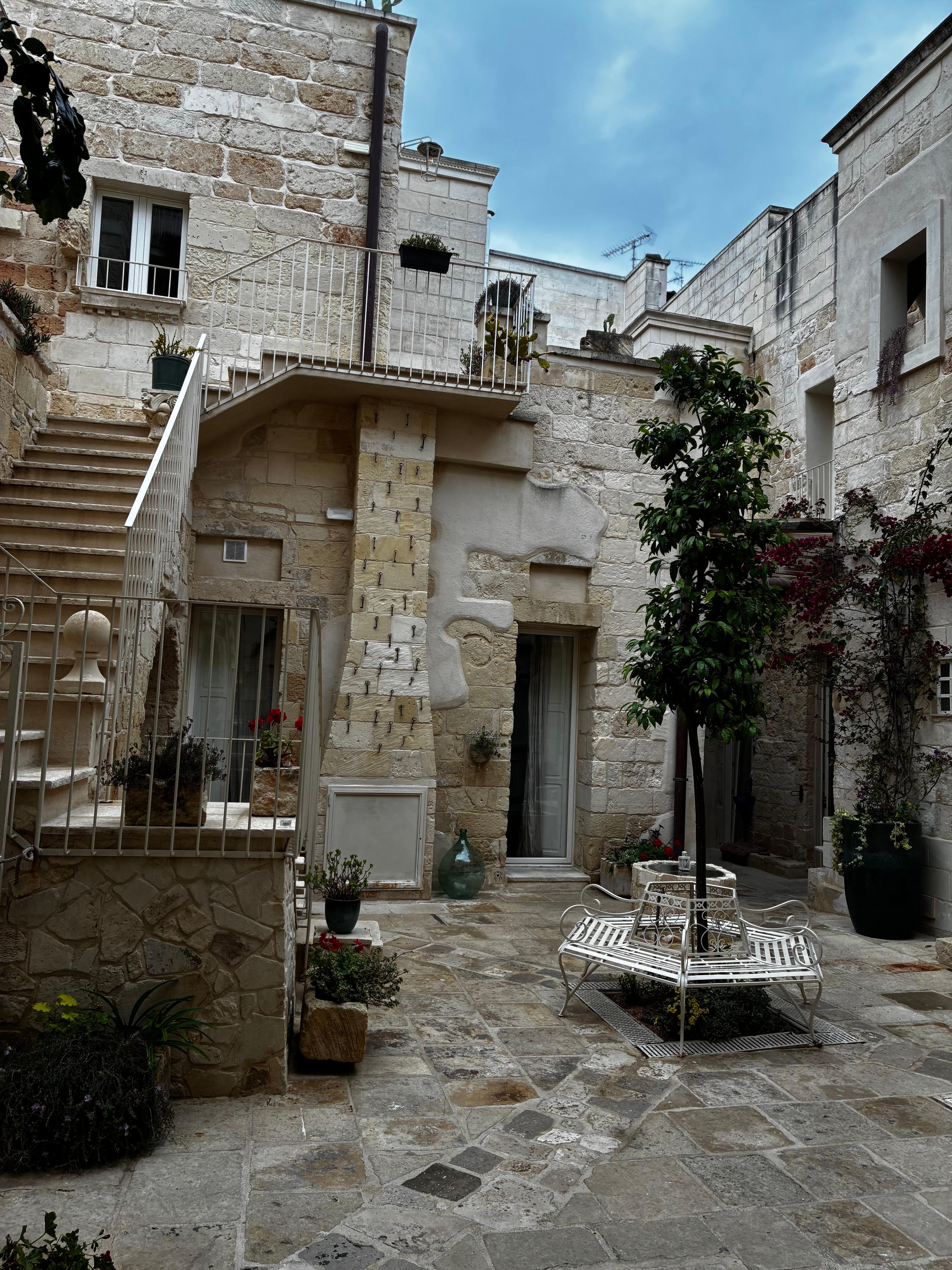 Le patio de l’hotel