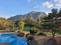 객실에서 보이는 산방산