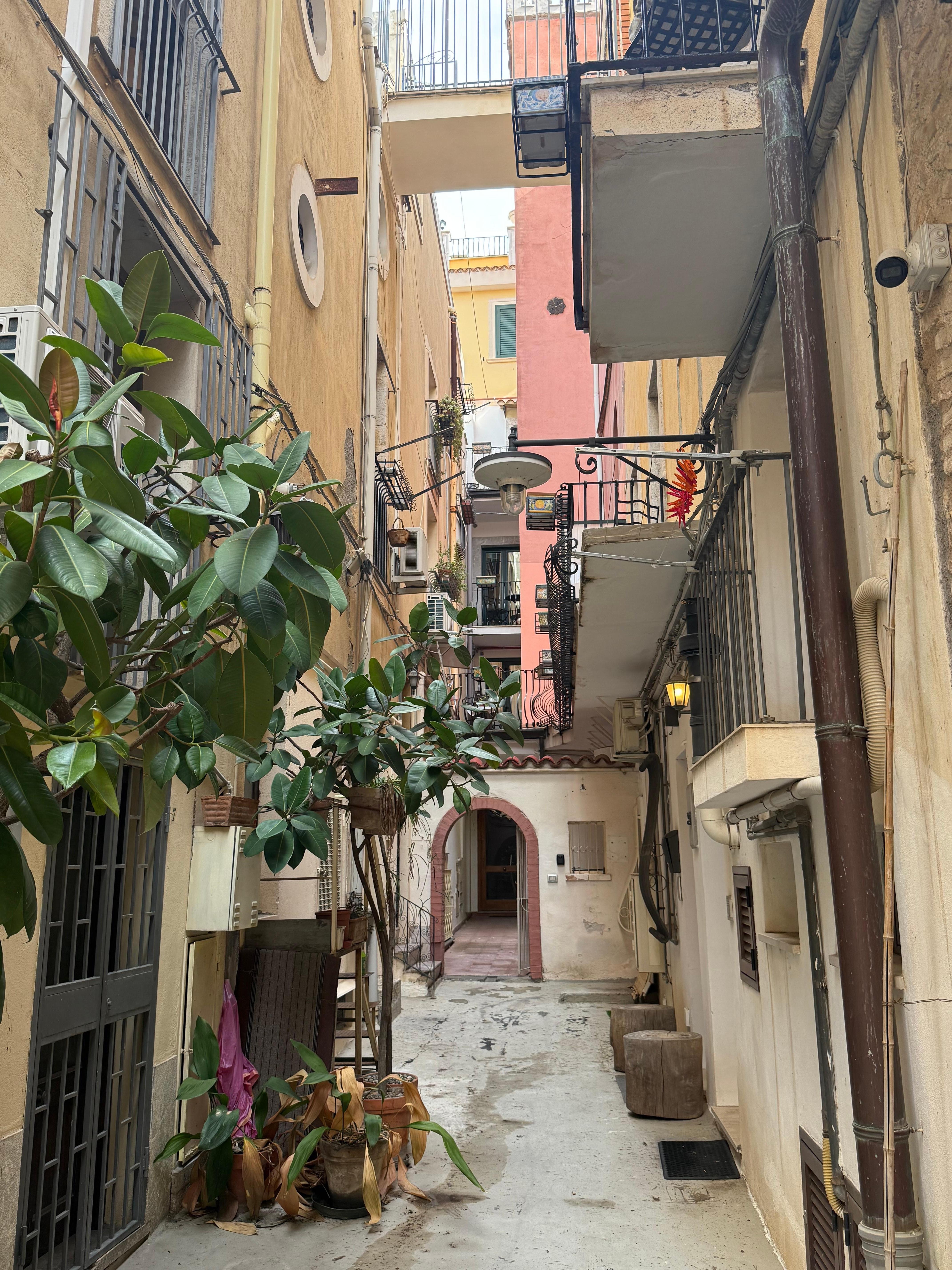 Alley behind hotel rooms