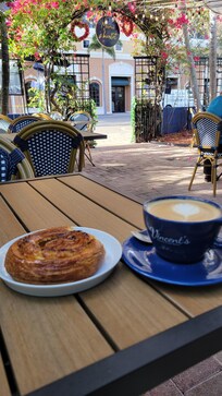 Just a short walk from the shops of Lake Worth