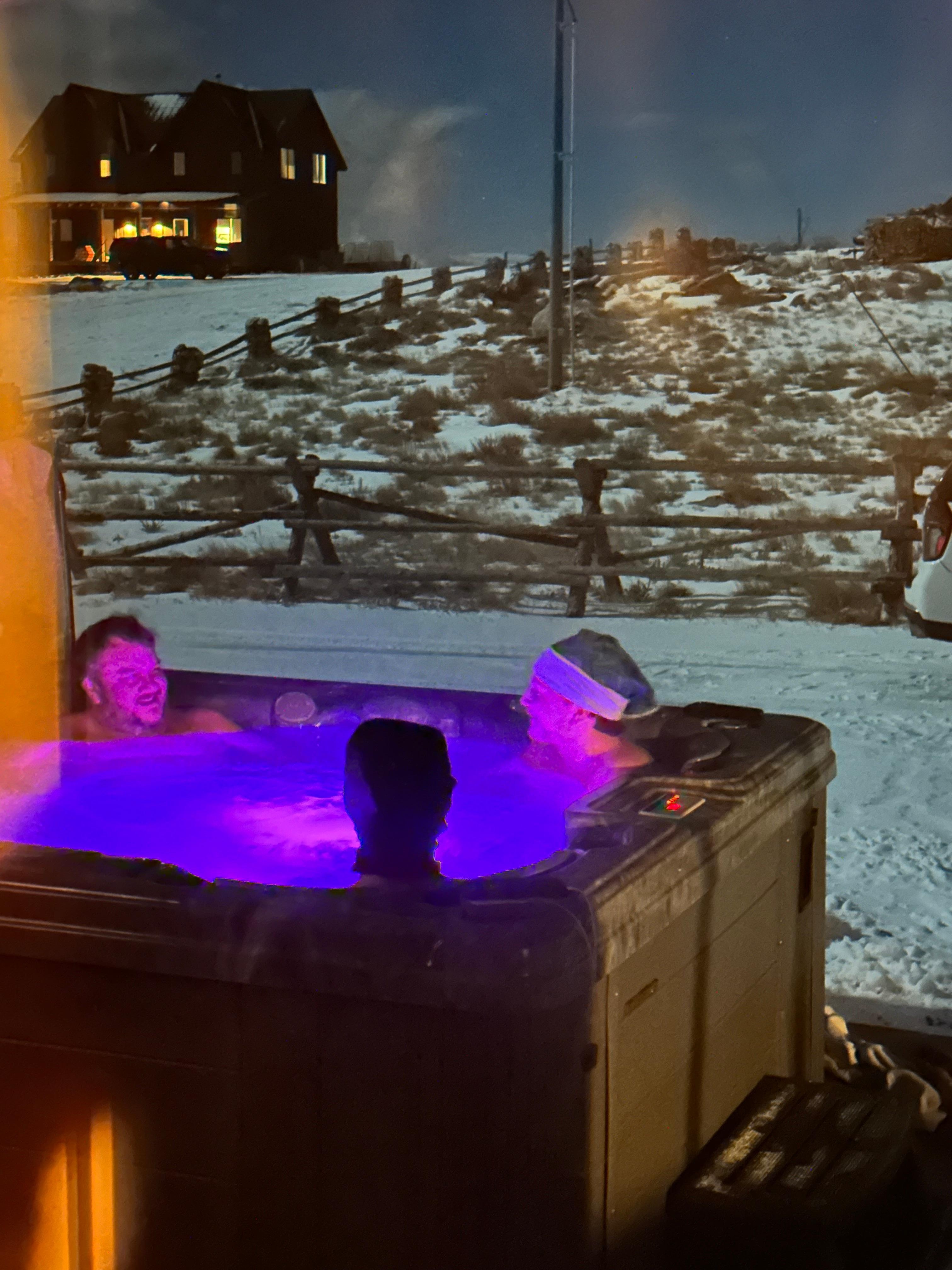 Hot tub- great after a day of skiing