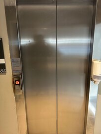 Me and my daughter were stuck for 25 mins we were feeling very ill and threw up I complained at the hotel and directly to Exoedia