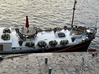 Beautiful setting on board a sloop on the Seine.