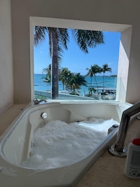 Petite cerise sur le gâteau, jacuzzi sur notre terrasse