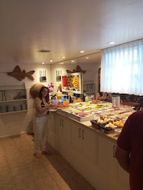 Café sensacional, com tudo de melhor. Meninas do atendimento muito gente boa, prestativas, educadas e sempre com sorriso no rosto. Energia maravilhosa.