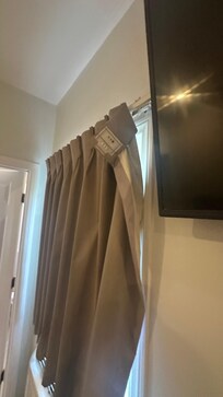Window curtain wouldn’t attach
