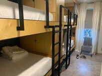4 double bunk beds