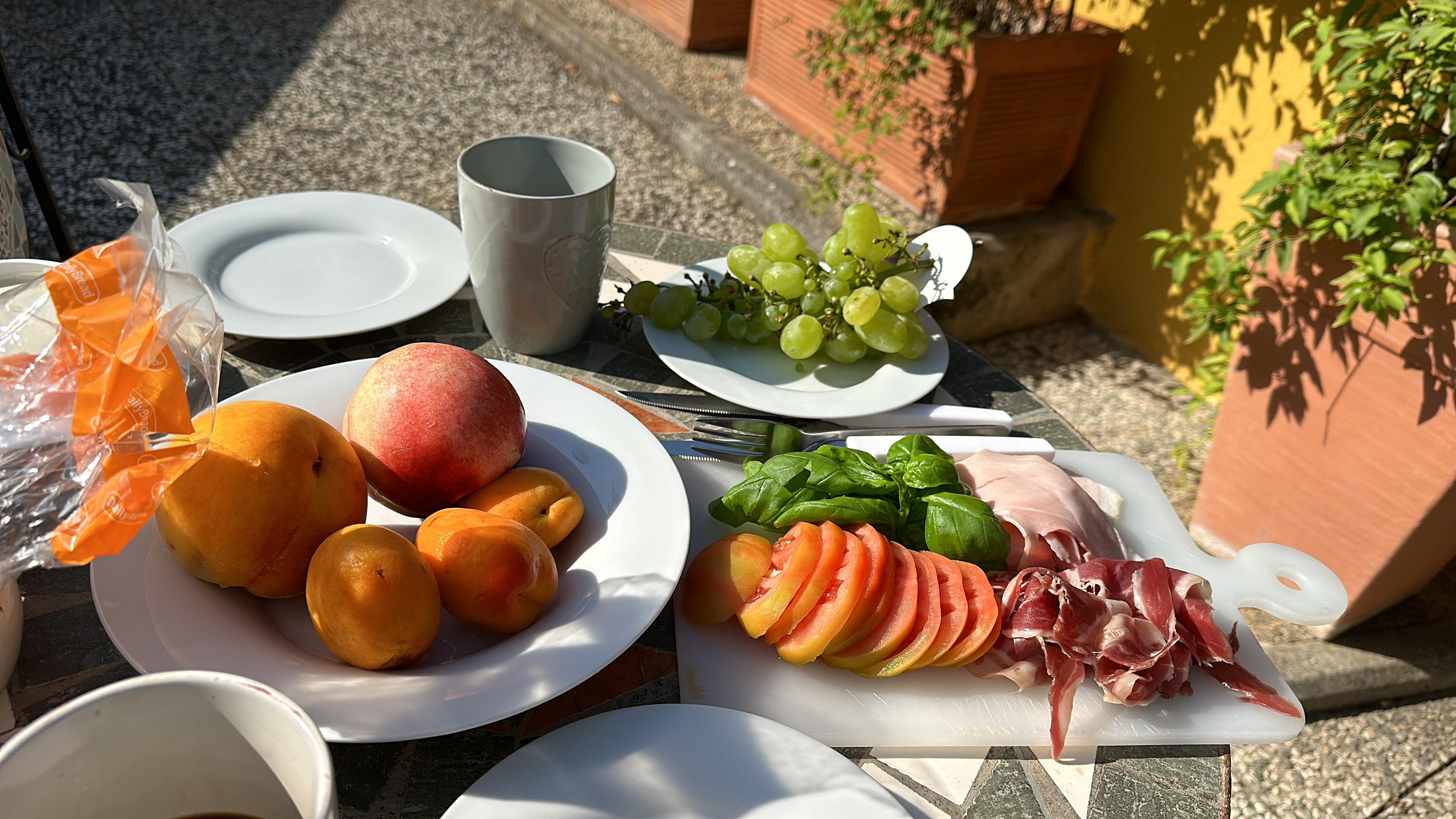 Breakfast in the garden 