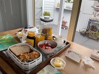 Breakfast in the sunroom.🤗