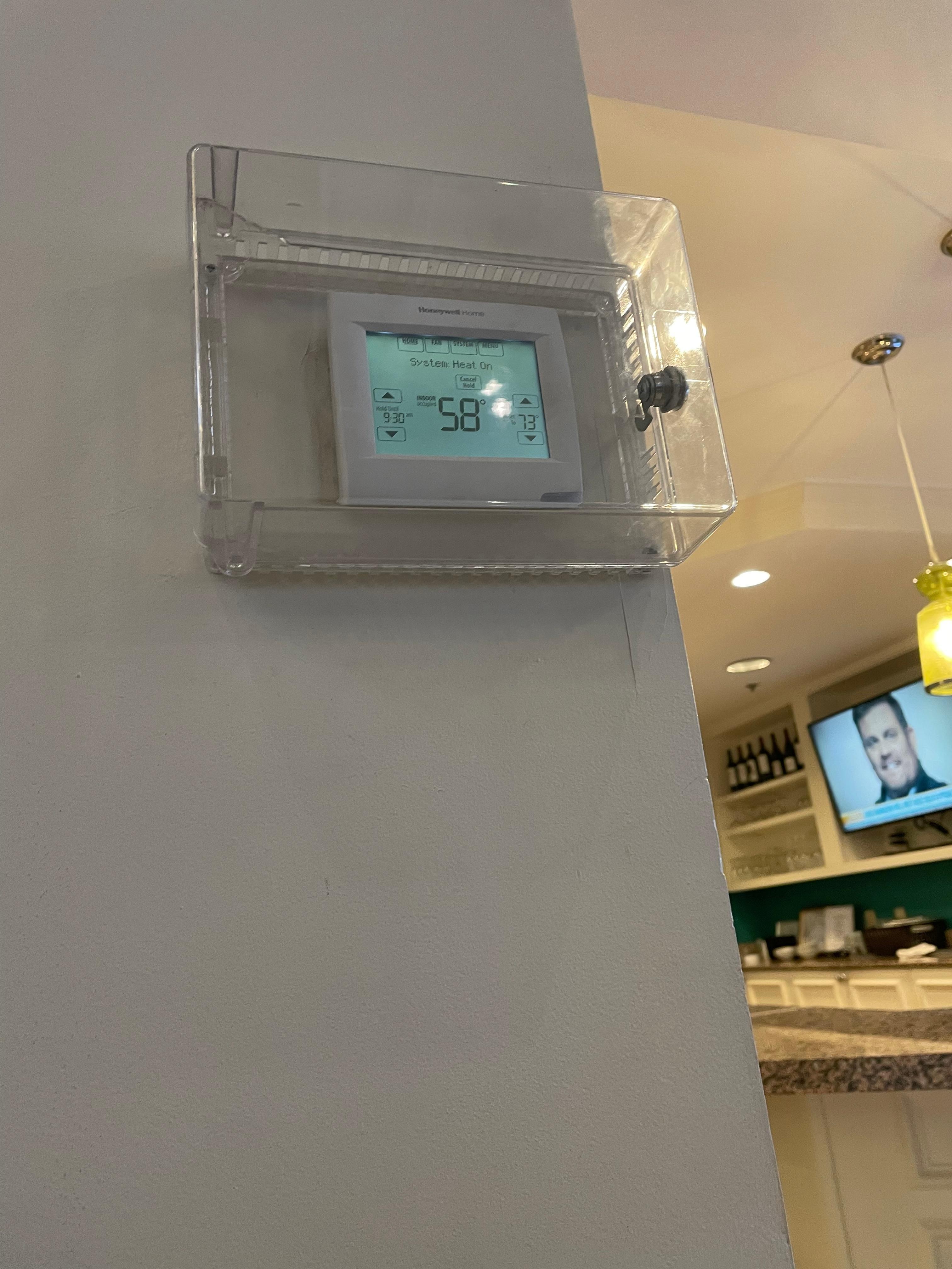 The hotel lobby was freezing, heat set to 54. Staff all wearing jackets because it was too cold. We asked about turning the heat up and the front desk said they couldn’t, the manager wouldn’t allow it