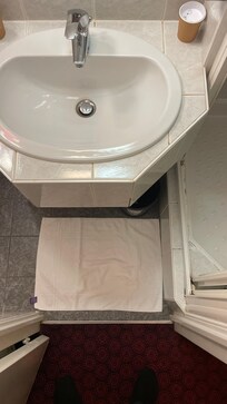 Espace douche lavabo