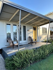 Perfect vintage shack vibe.