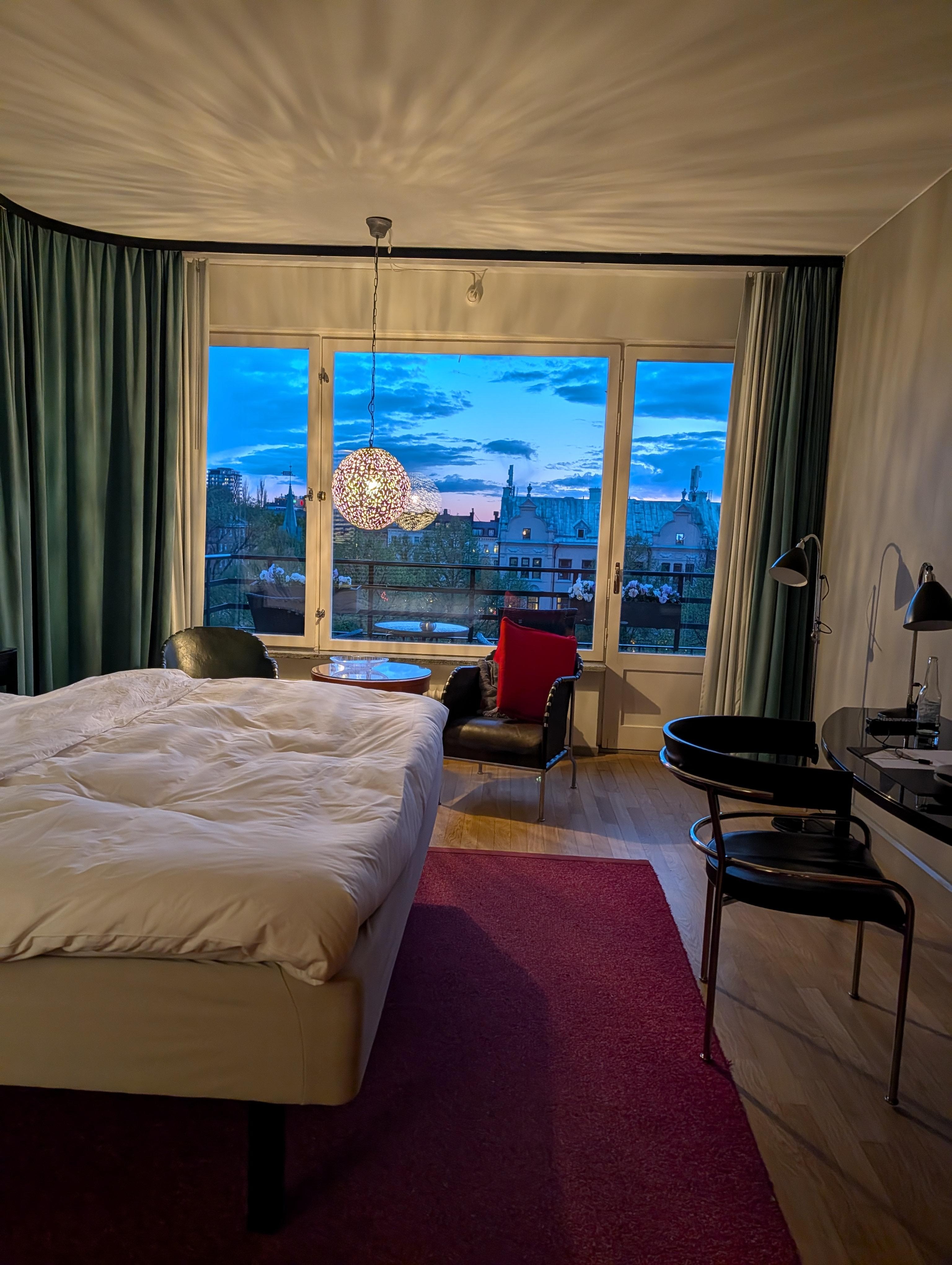 Amazing light and sunset views. Blackout curtains included. 