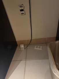 Wall plug falls off unable to charge phones