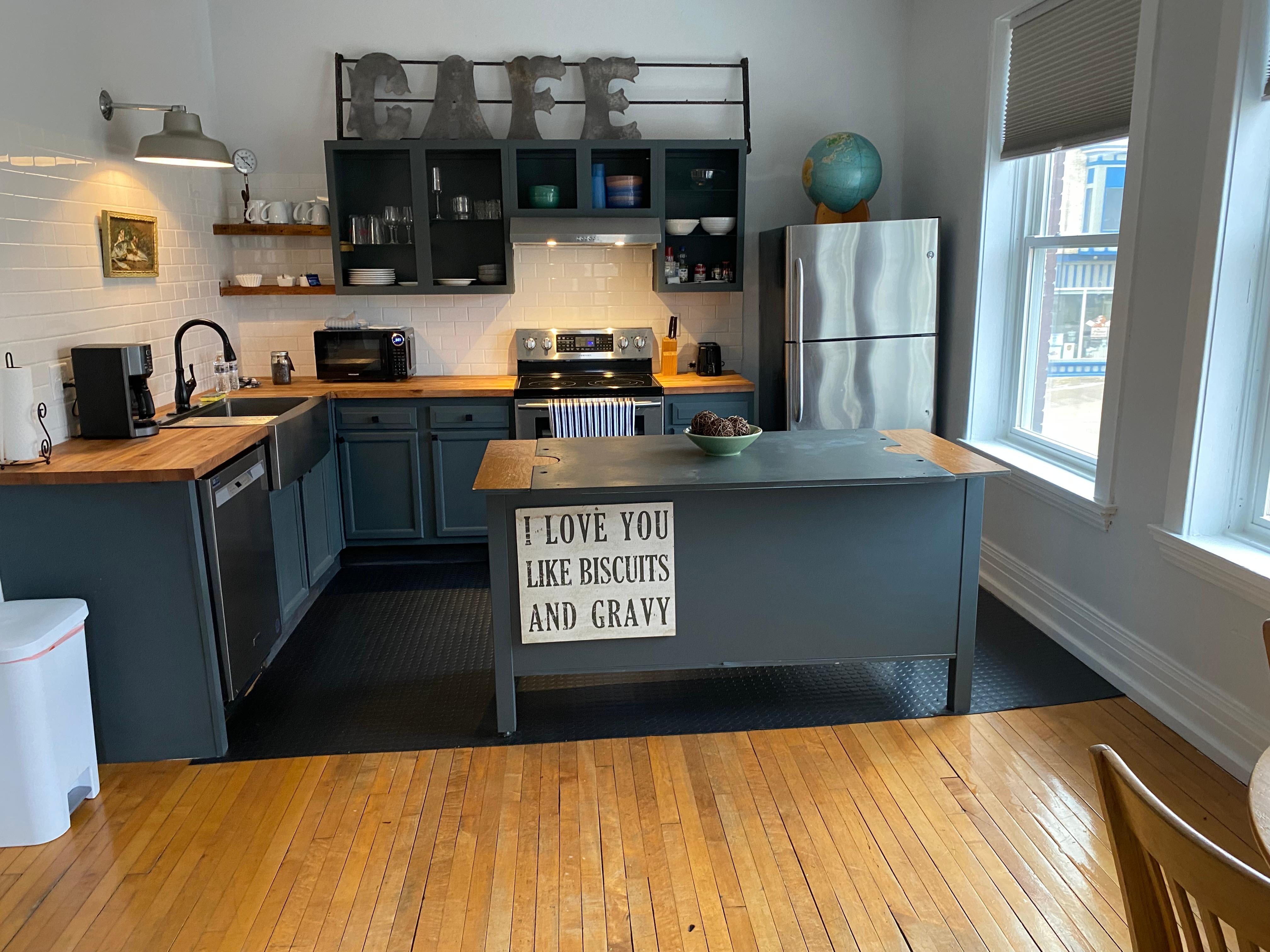 Loved this cute and well-appointed kitchen! 