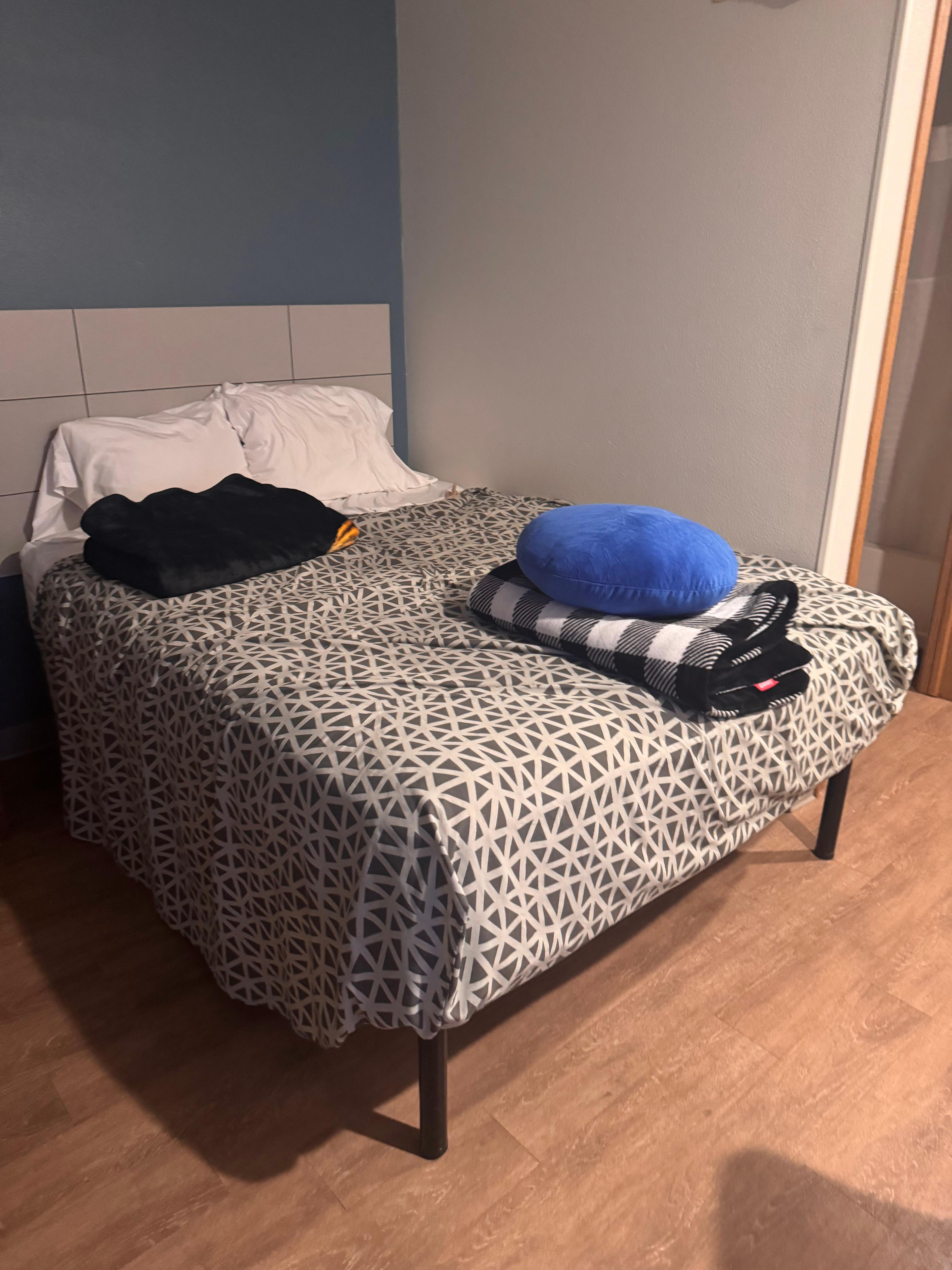 Bed was simple and efficient 