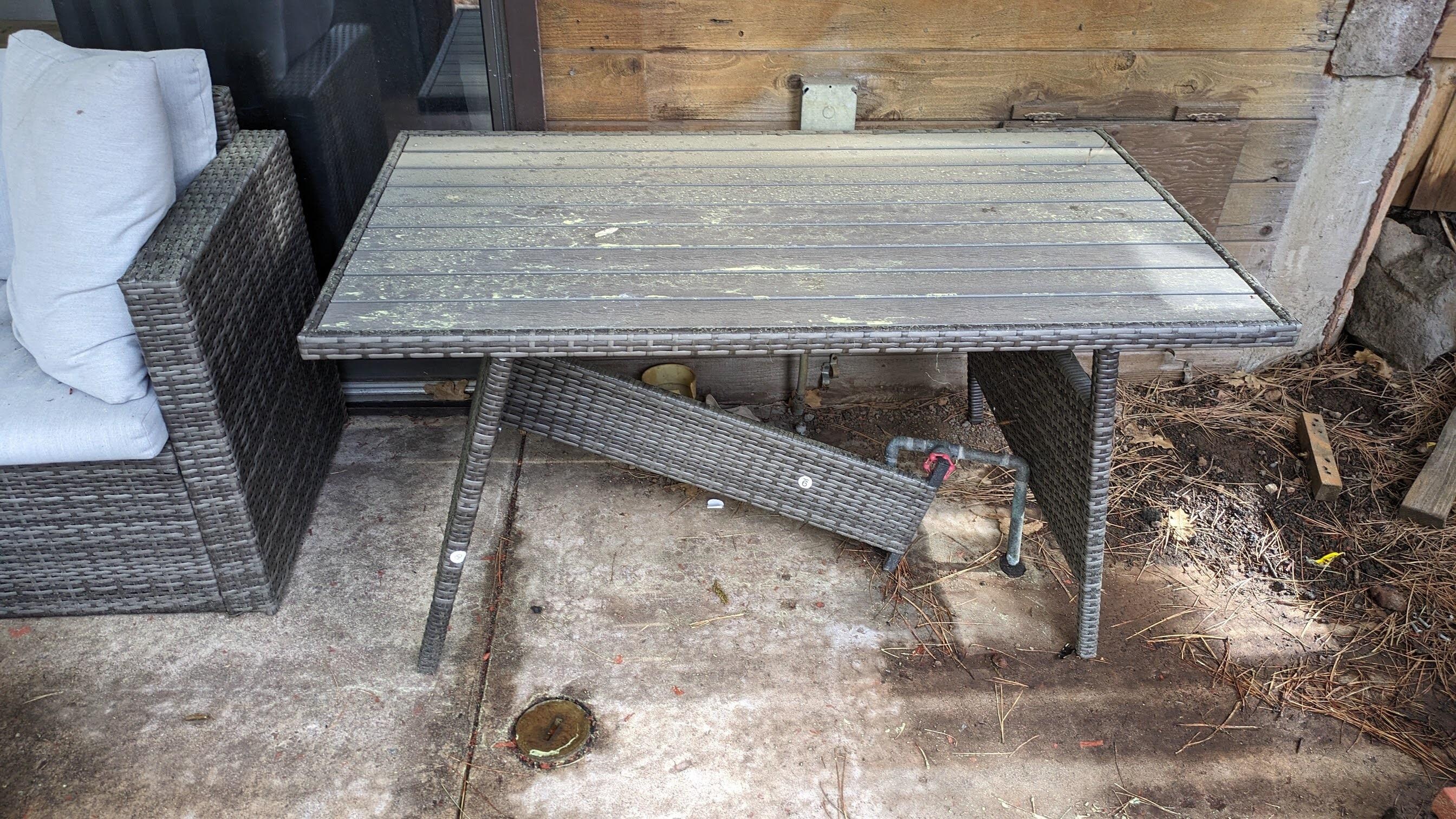Part of the filthy patio amibience