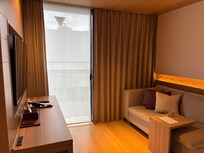 最上階なのに、目の前はスポーツジムで眺めは良くありませんでしたが便利な場所なので。