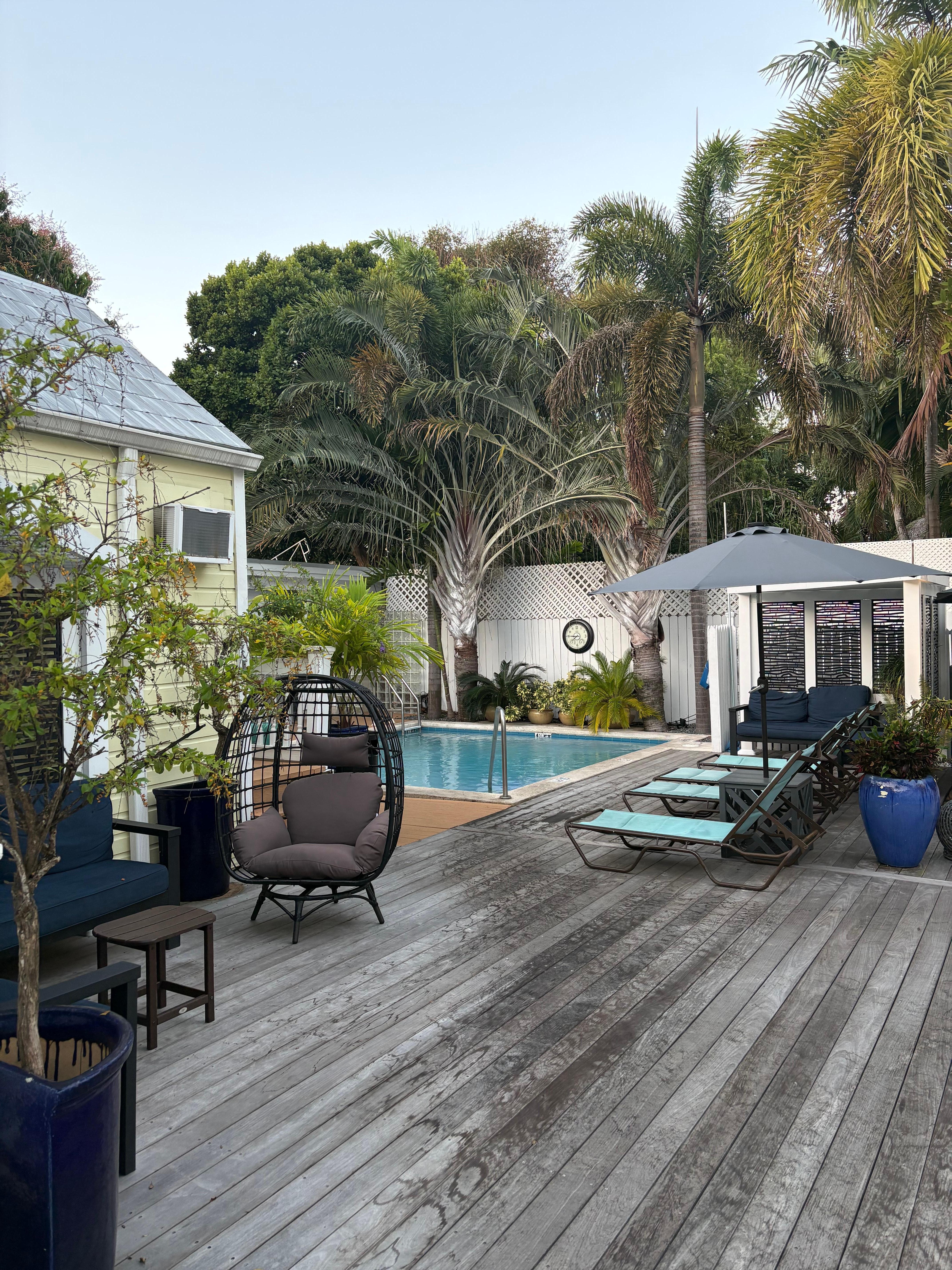 Second pool and not showing is an outside bar to the left