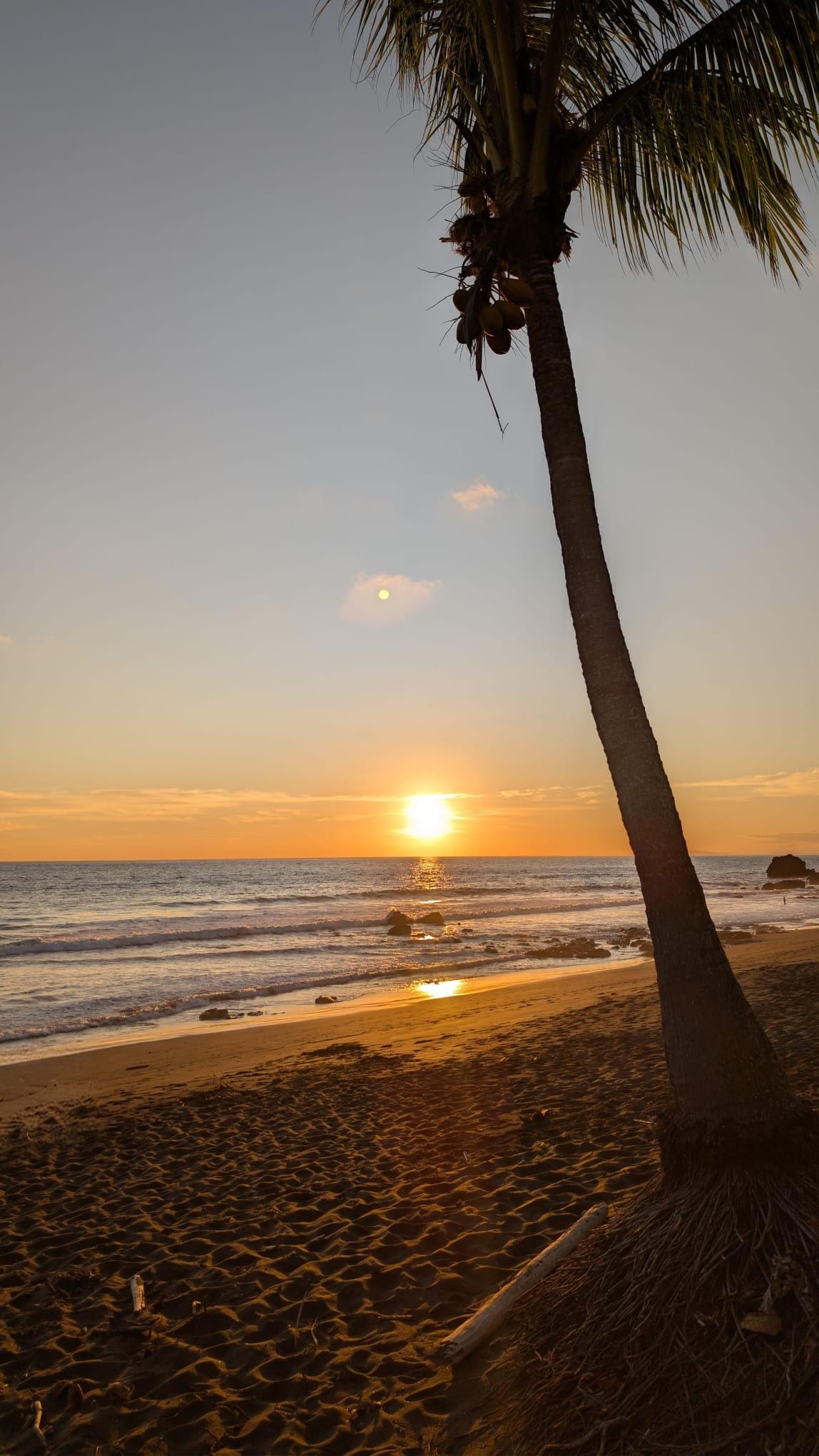 Sonnenuntergang direkt am Hotel mit Strandzugang 