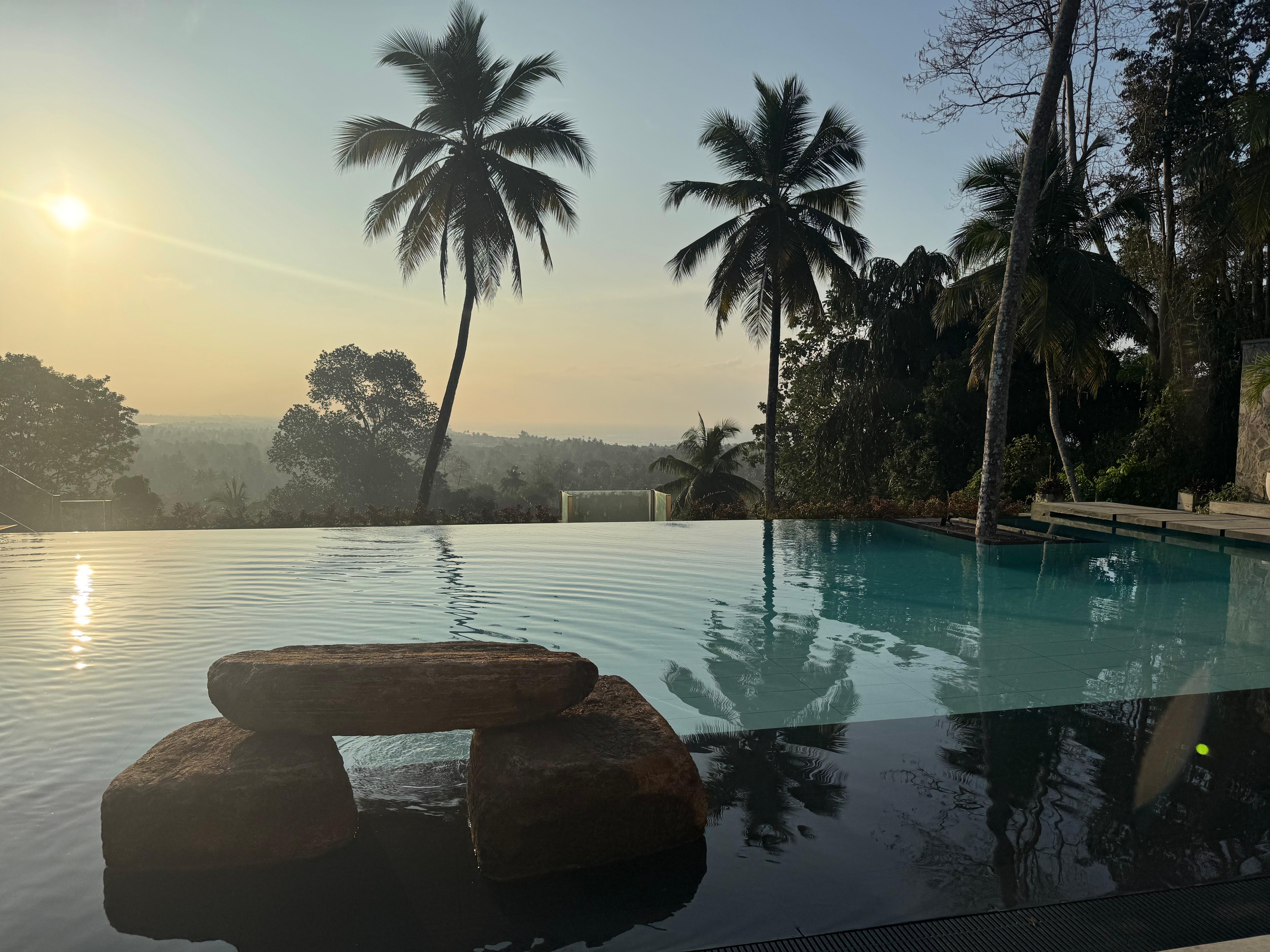 The pool & view is spectacular. 
