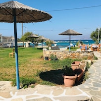 Petit jardin de lâhĂŽtel