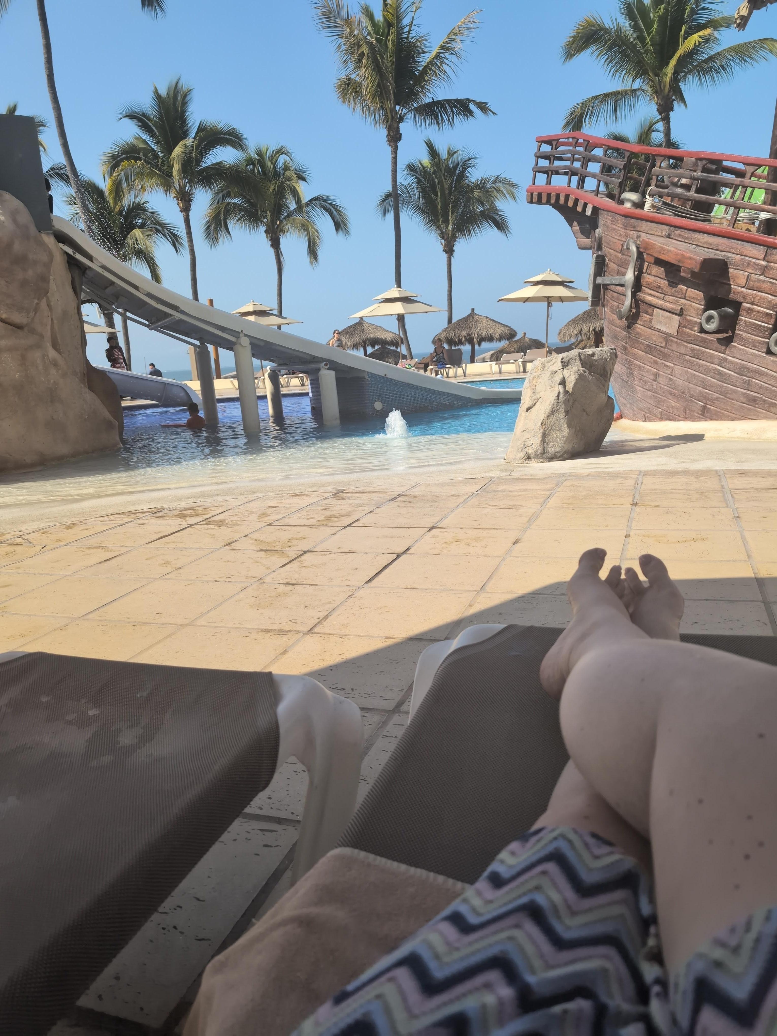 A great room right beside the kids pool - perfect for our grandson!