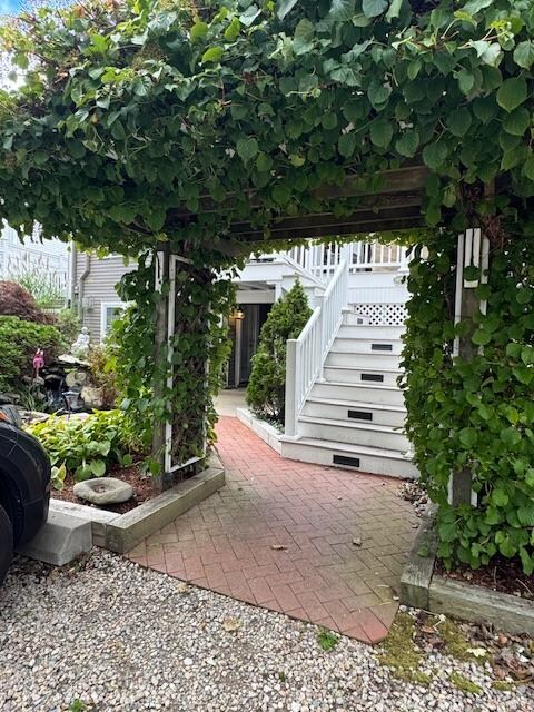 Private entrance to oyster pond room