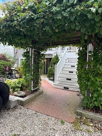 Private entrance to oyster pond room